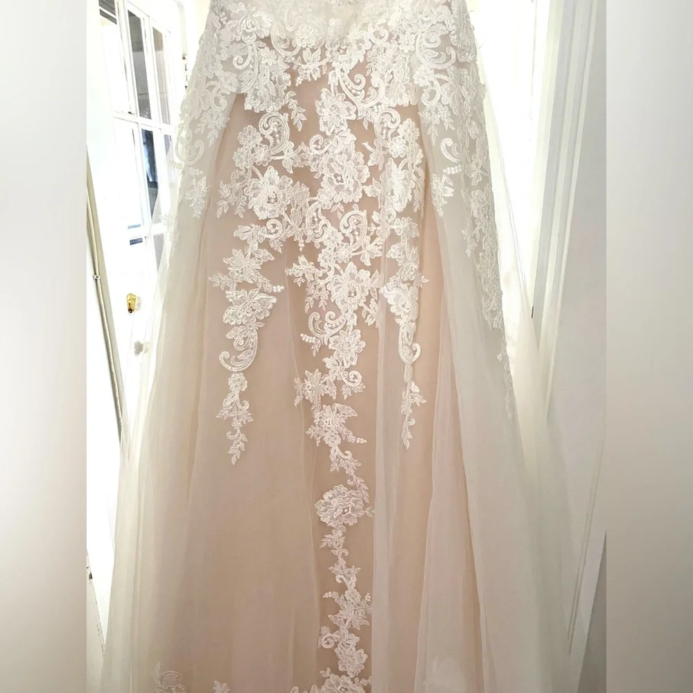 David’s bridal sheer lace and tulle ball gown wedding dress - Picture 5 of 10